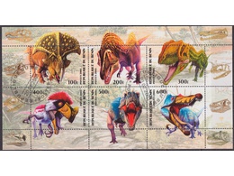Бенин. Динозавры. Малый лист 2003г.